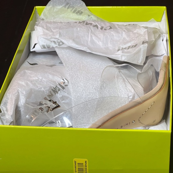 GIANNI BINI woman’s size 10 clear sandal with heel. - Picture 3 of 4